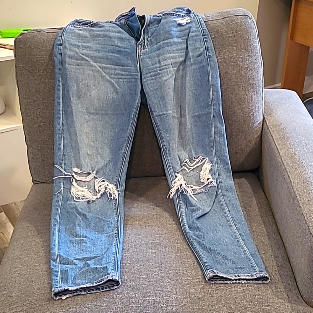American eagle ripped denim jeans